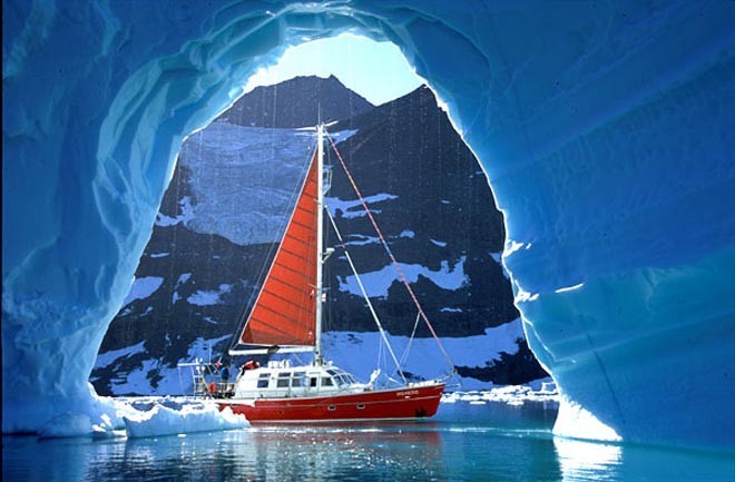 Vagabond on its way to work ©  SW